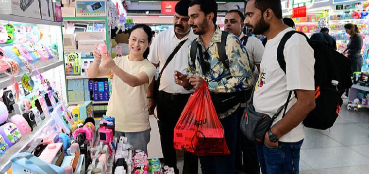 Xi Jinping appelle à approfondir la réflexion sur l'expérience de développement de Yiwu et à la mettre en pratique