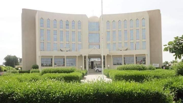 02FA35D1 6860 4304 B8E7 1B54F614E83D