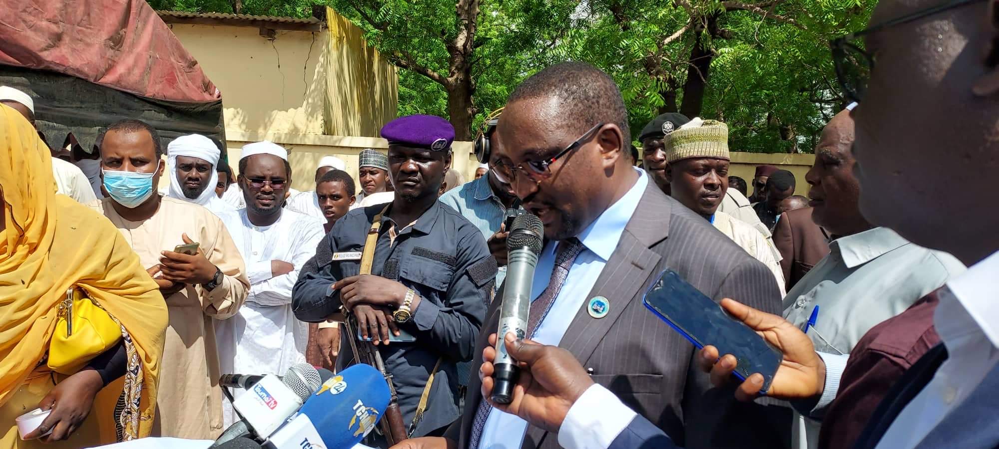 2D83C8E0 8BFD 4080 9050 3C54E50FA07B