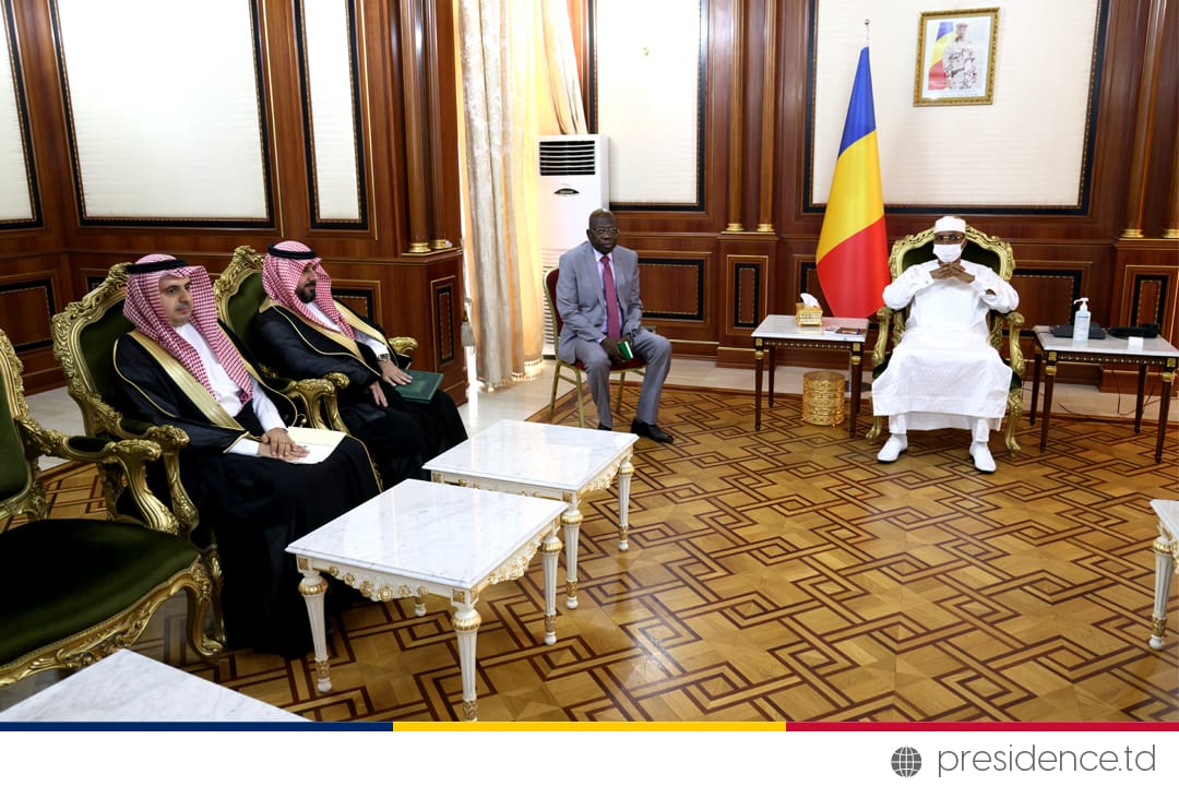 B9553389 A5EA 4CC5 8EA4 6B6C5C52778E