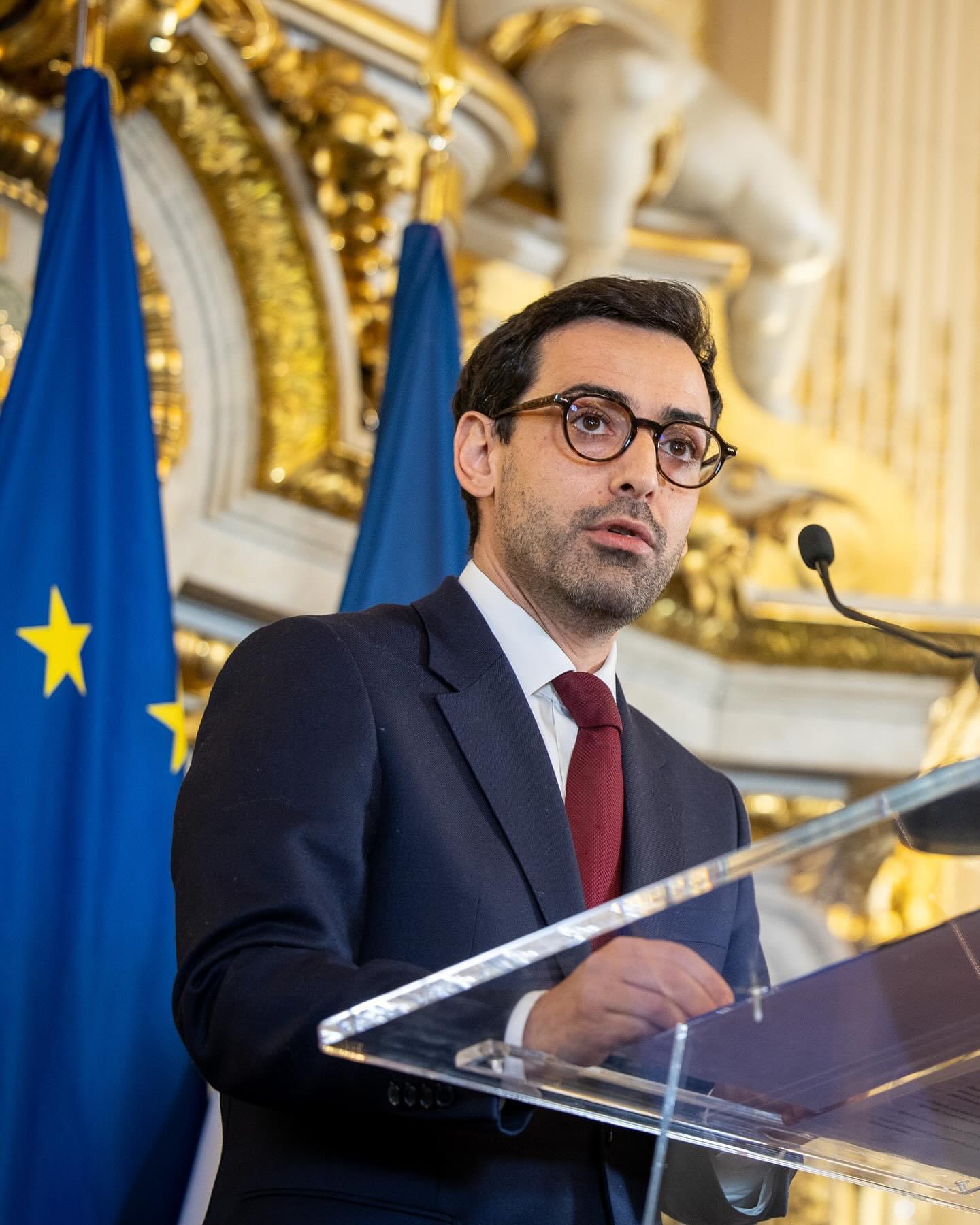 F1A808CD 38E2 4F7E B76F 67504A390DFA