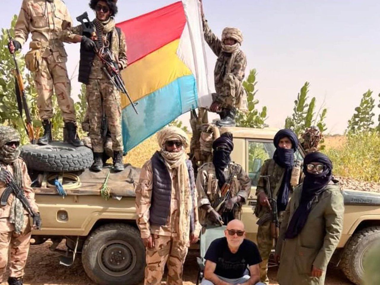 international-le-front-de-liberation-de-l-azawad-fait-sa-premiere-apparition-a-bordj-badji-mokhtar